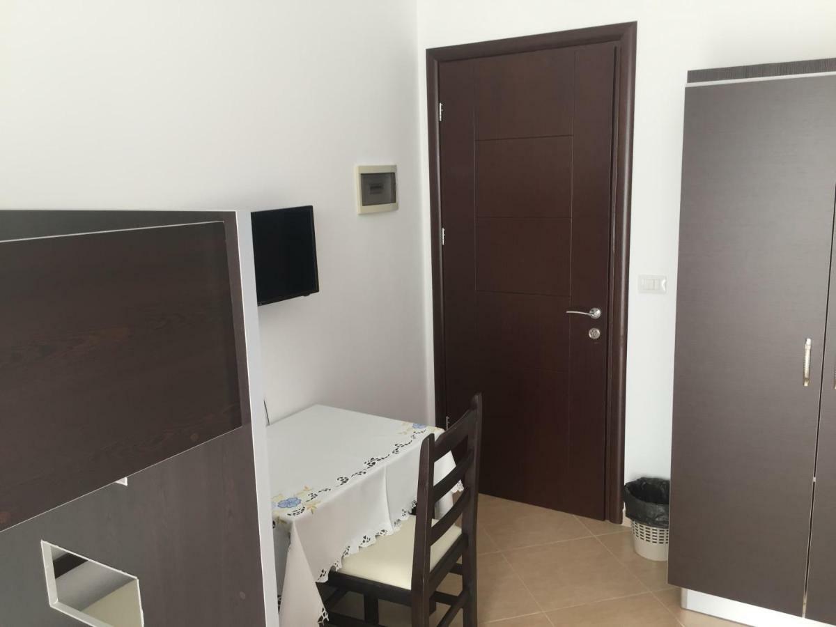 Xuxi Apartments Lukove Luaran gambar